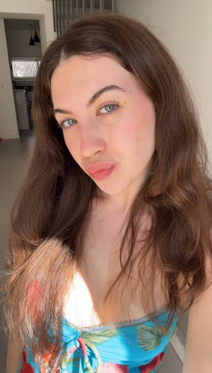 Nude girl Amber in Detroit