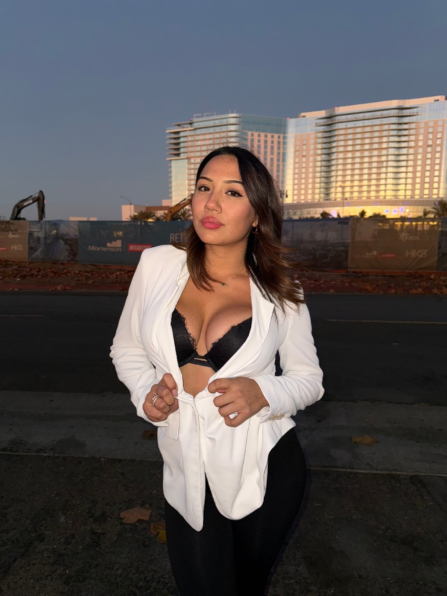 Take a pause and enjoy Ali Cruz — streaming from Detroit