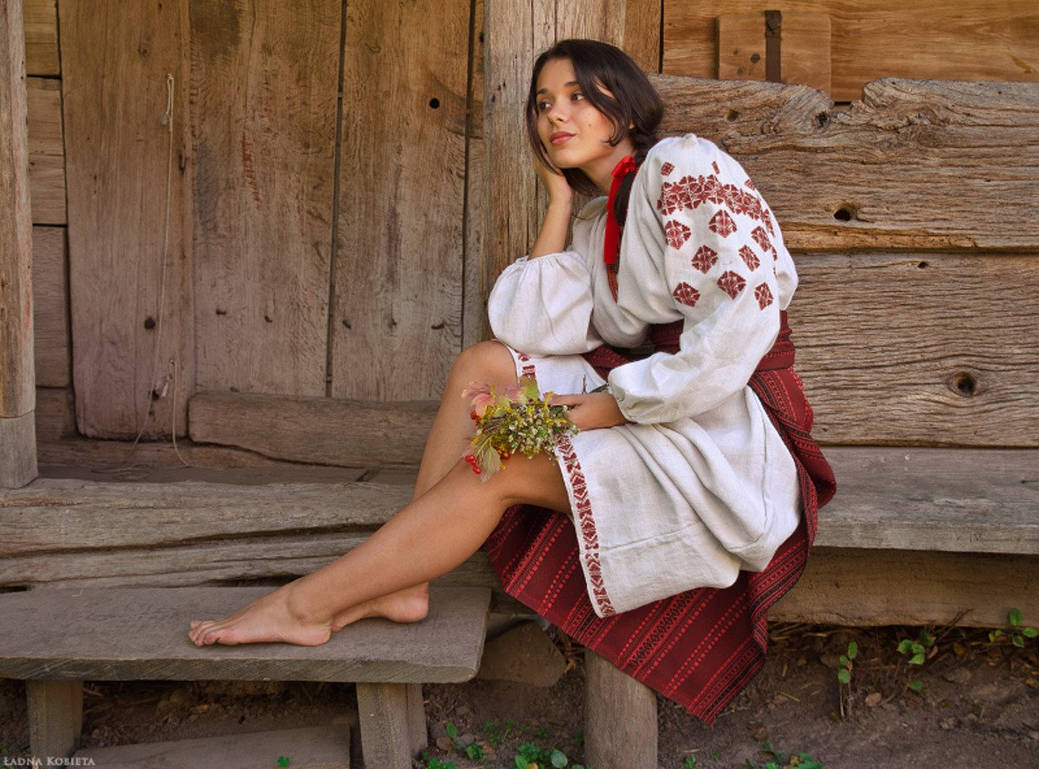 Fresh photos, fresh mood — Women in Slavic costumes online in Detroit