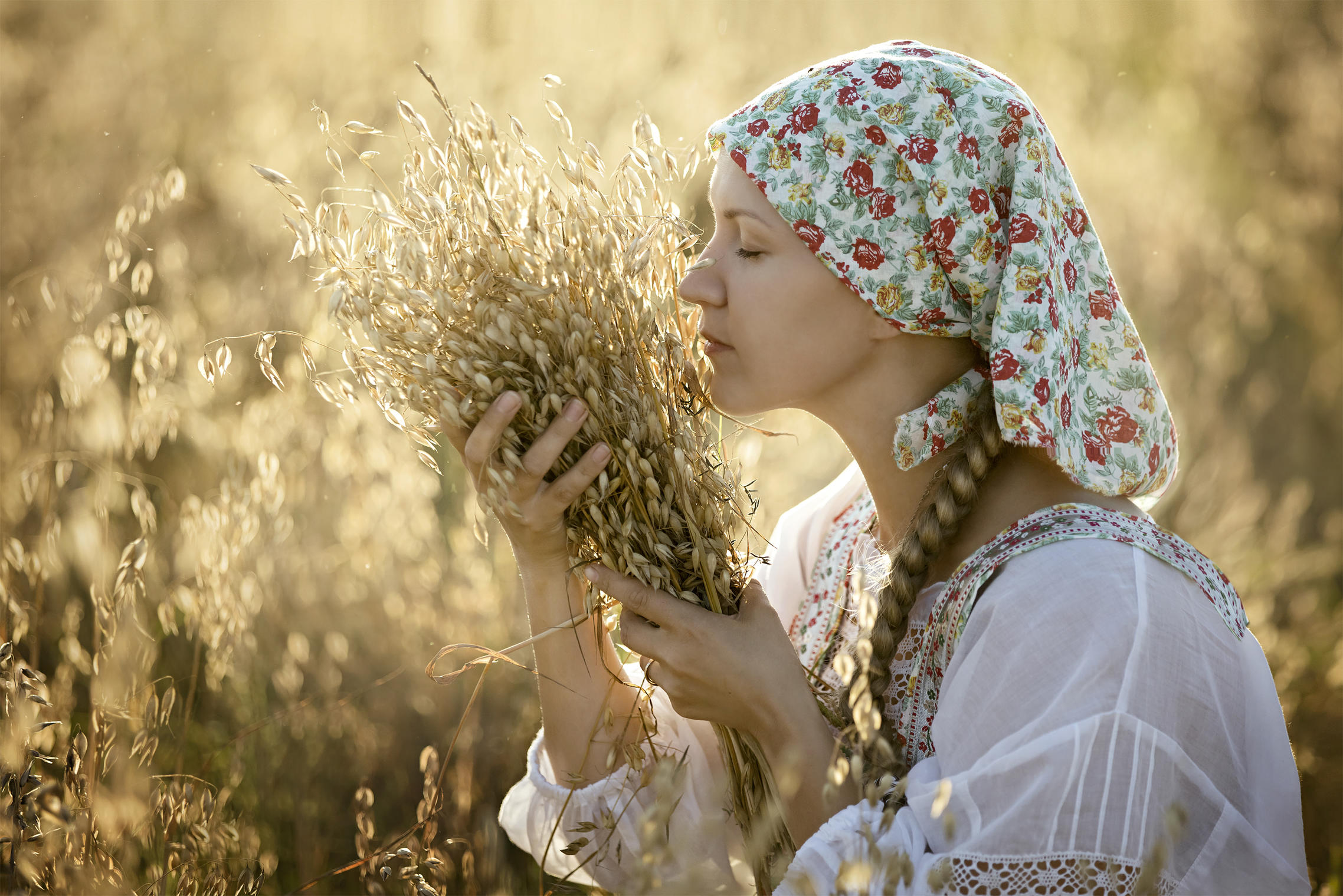 Photo Women in Slavic costumes in Detroit