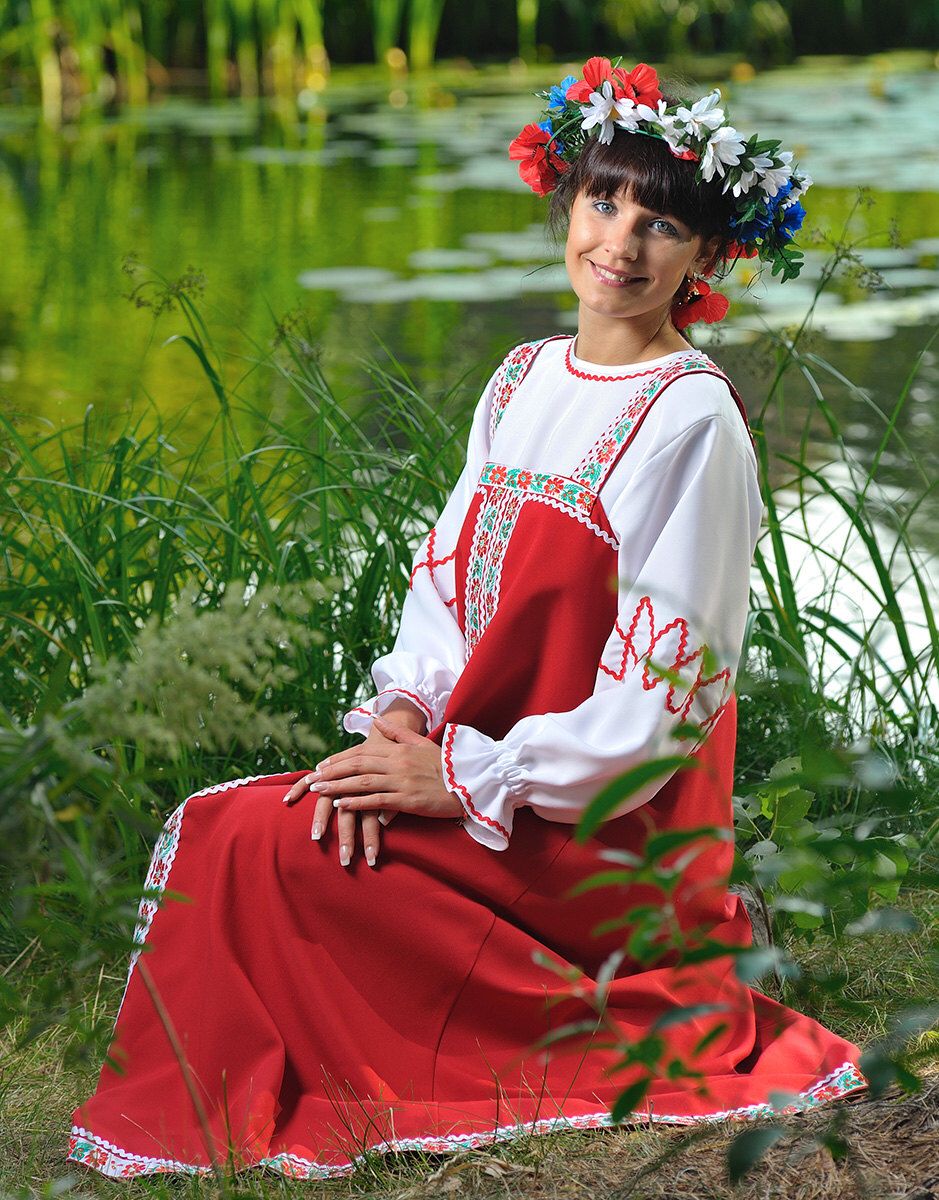 Beautiful girl Girls in Slavic costumes in Detroit