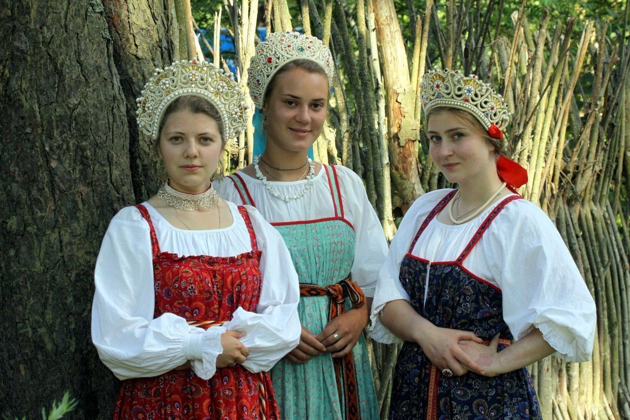 Sexy model Girls in Slavic costumes in Detroit